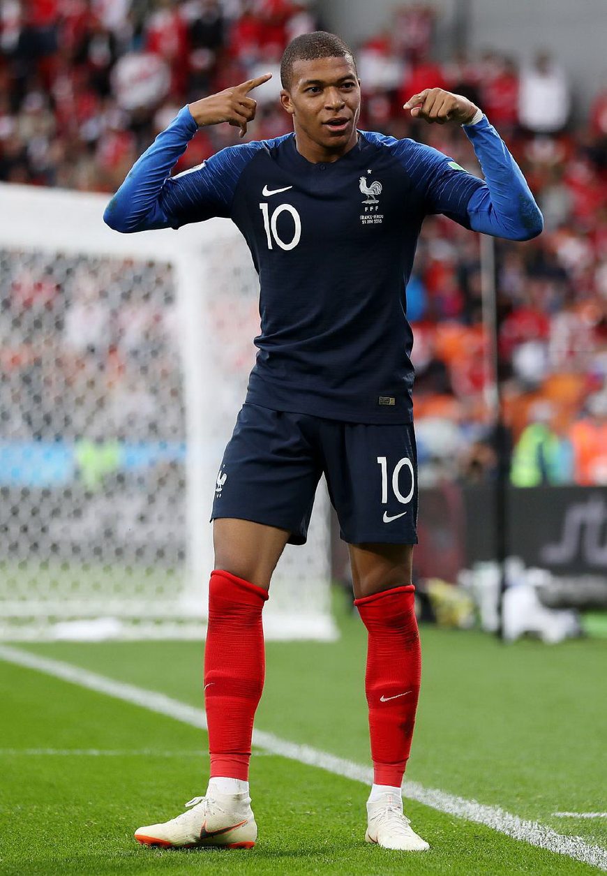 记者：穆斯卡特并不是被“气”走了，他是抽空去上了个厕所（记者澄清：穆斯卡特并非被气走，只是中途去上厕所）