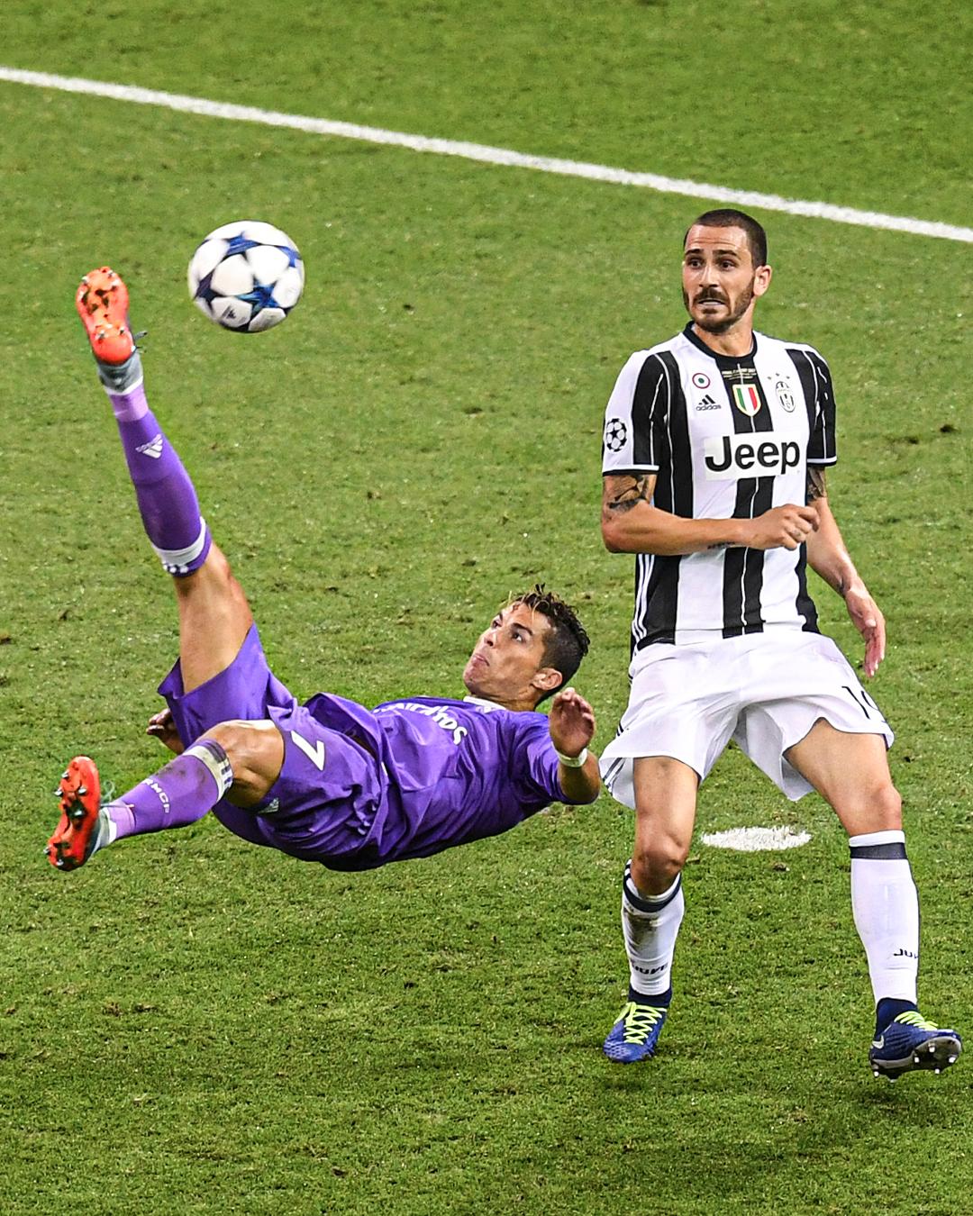 2板6助2抢，三分9中7 一己之力下起三分雨（2板6助2断，三分9投7中 一人掀起三分狂潮）