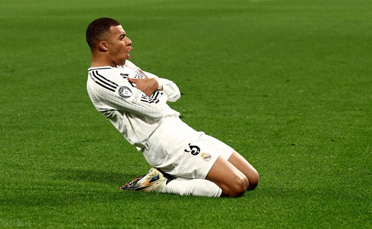 贝纳蒂亚：除了德布劳内，夏窗我们还联系过韦斯利-福法纳（贝纳蒂亚：今夏除德布劳内外，我们也与韦斯利-福法纳有接触）