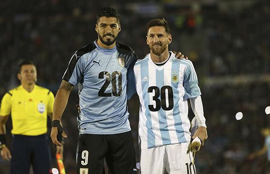 早报：不求同年同月同日生，但求同年同月同日2-2（早报：不必同生同月同日，只盼同年同月同日齐演2-2）