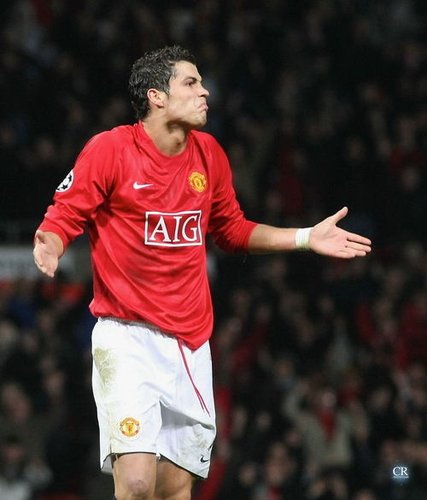 逆足双飞翼齐闪光！国米2500万先生3战逆袭，从水货逆袭球迷宠儿（逆足双翼同耀！国米2500万引援三战爆发，甩掉水货成球迷新宠）