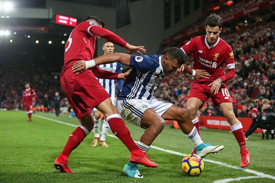 李扬两次失误葬送好局！盯人不紧，踢人送点，蓉城球员集体不满（李扬两度失误断送优势：盯防松懈、犯规送点，蓉城将士集体不满）