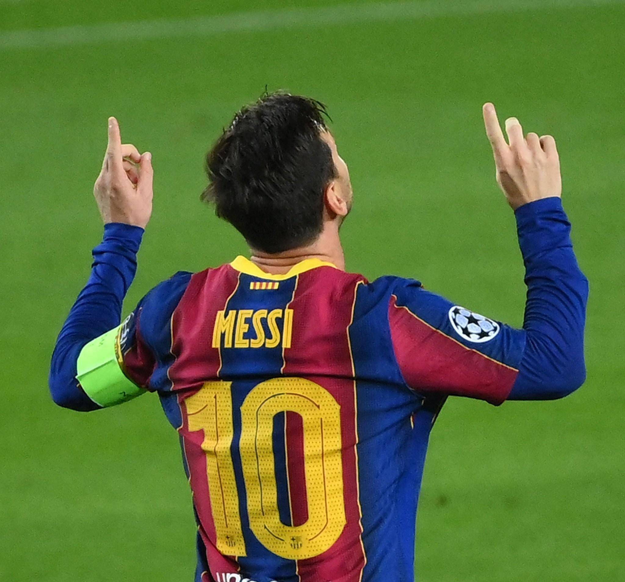 记者：陈涛12月5日已赴英学习，现场观看曼城vs桑德兰（记者称陈涛已于12月5日赴英进修，现场观战曼城对阵桑德兰）