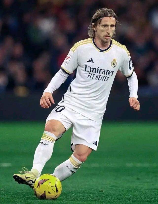 致敬若塔，利物浦旧将米尔纳新赛季改穿布莱顿20号球衣（为致敬若塔，米尔纳新赛季改穿布莱顿20号战袍）