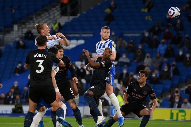 足球报：申花将利用今年最后两场亚冠来决定人员的去留（足球报：申花将以本年末两场亚冠检验阵容，敲定人员去留）